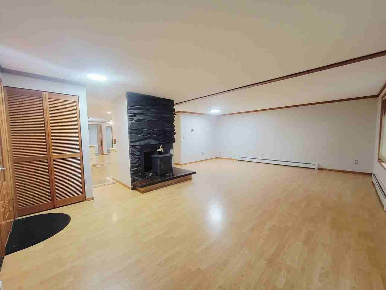 9217 Gee St - Photo 2 of 30
