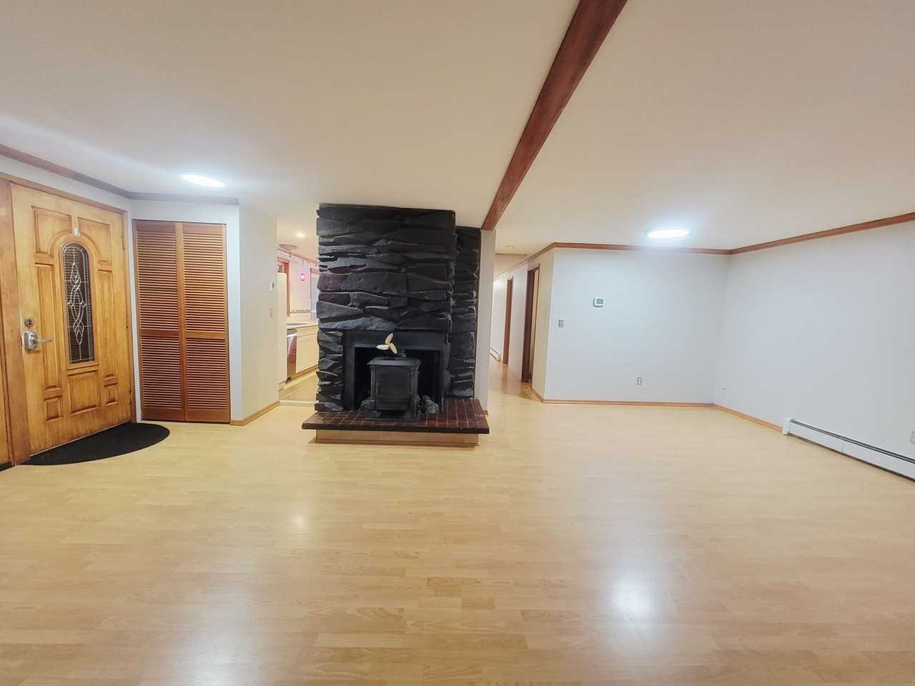 9217 Gee St - Photo 3 of 30