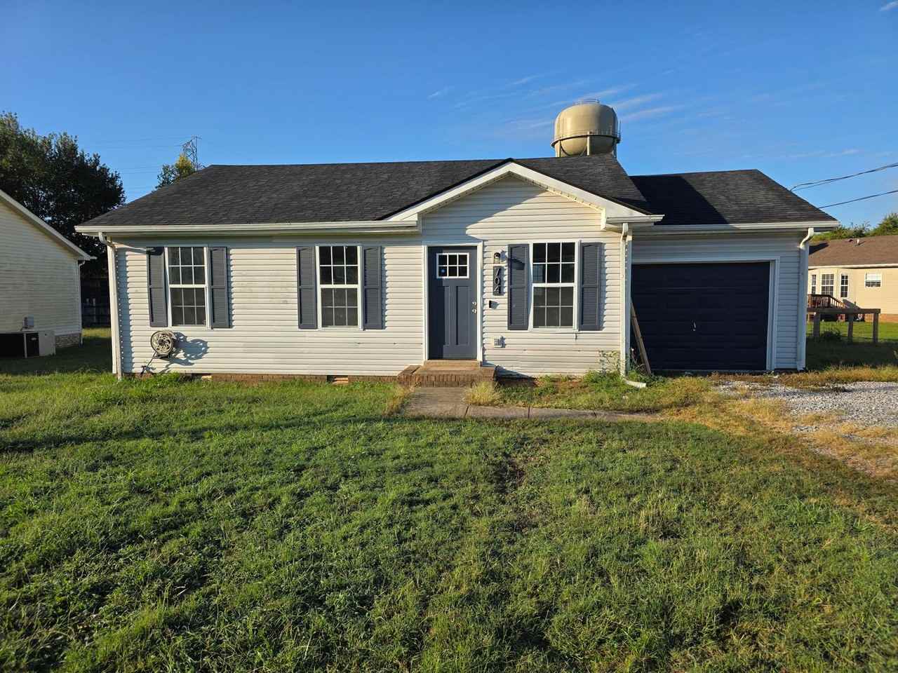 704 Carbondale Dr - Photo 2 of 18