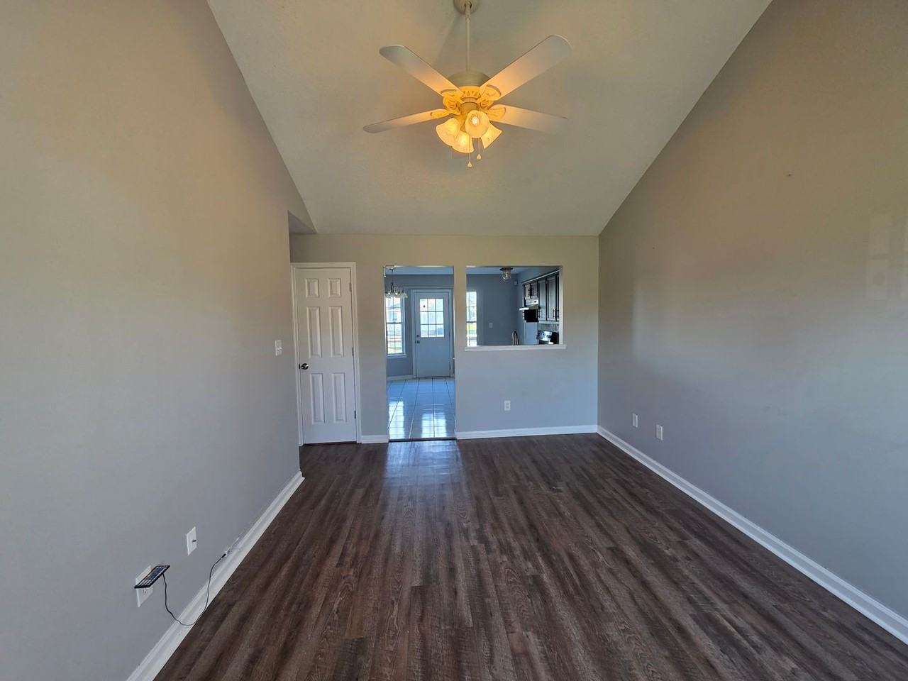 704 Carbondale Dr - Photo 3 of 18