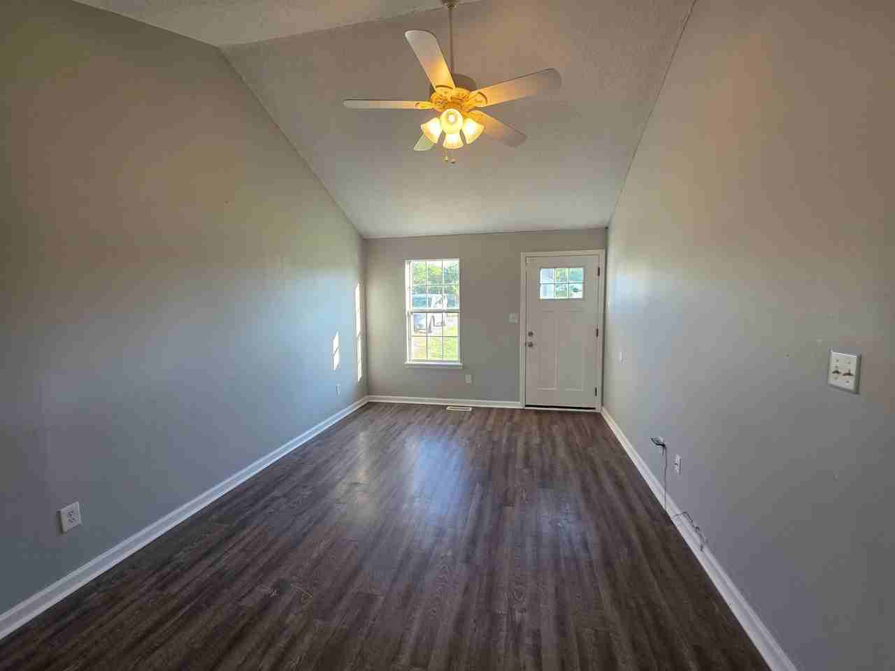 704 Carbondale Dr - Photo 4 of 18