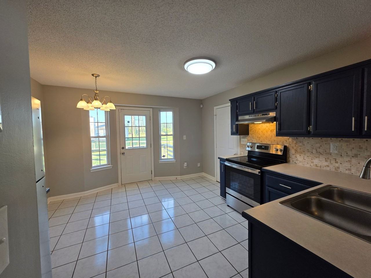 704 Carbondale Dr - Photo 5 of 18