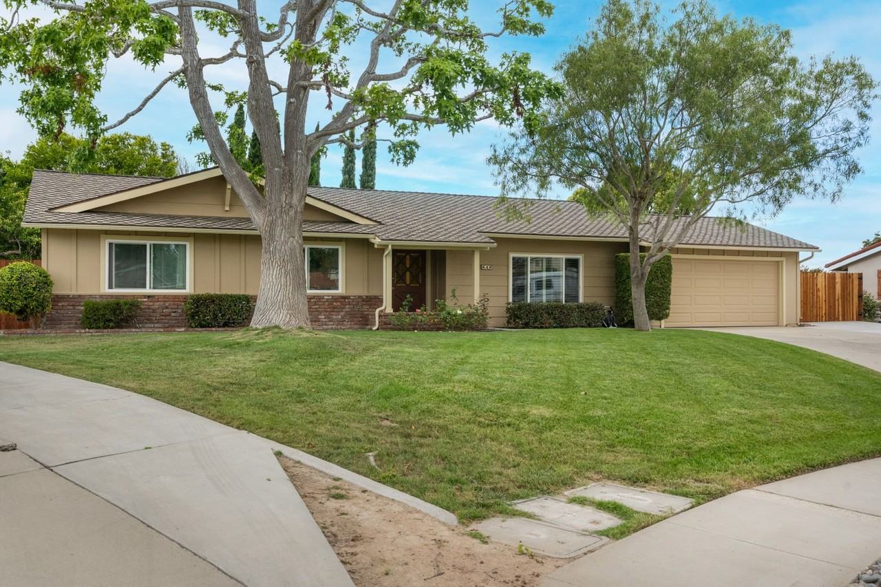 640 Newcastle Cir - Photo 2 of 29