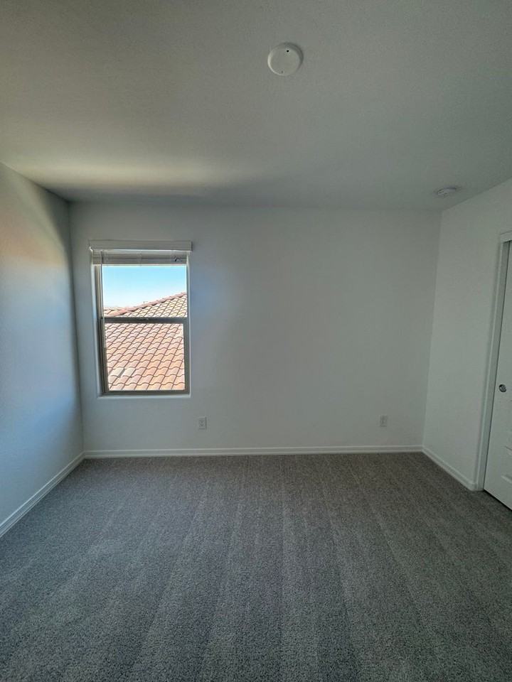 14804 W Cottontail Ln - Photo 7 of 29