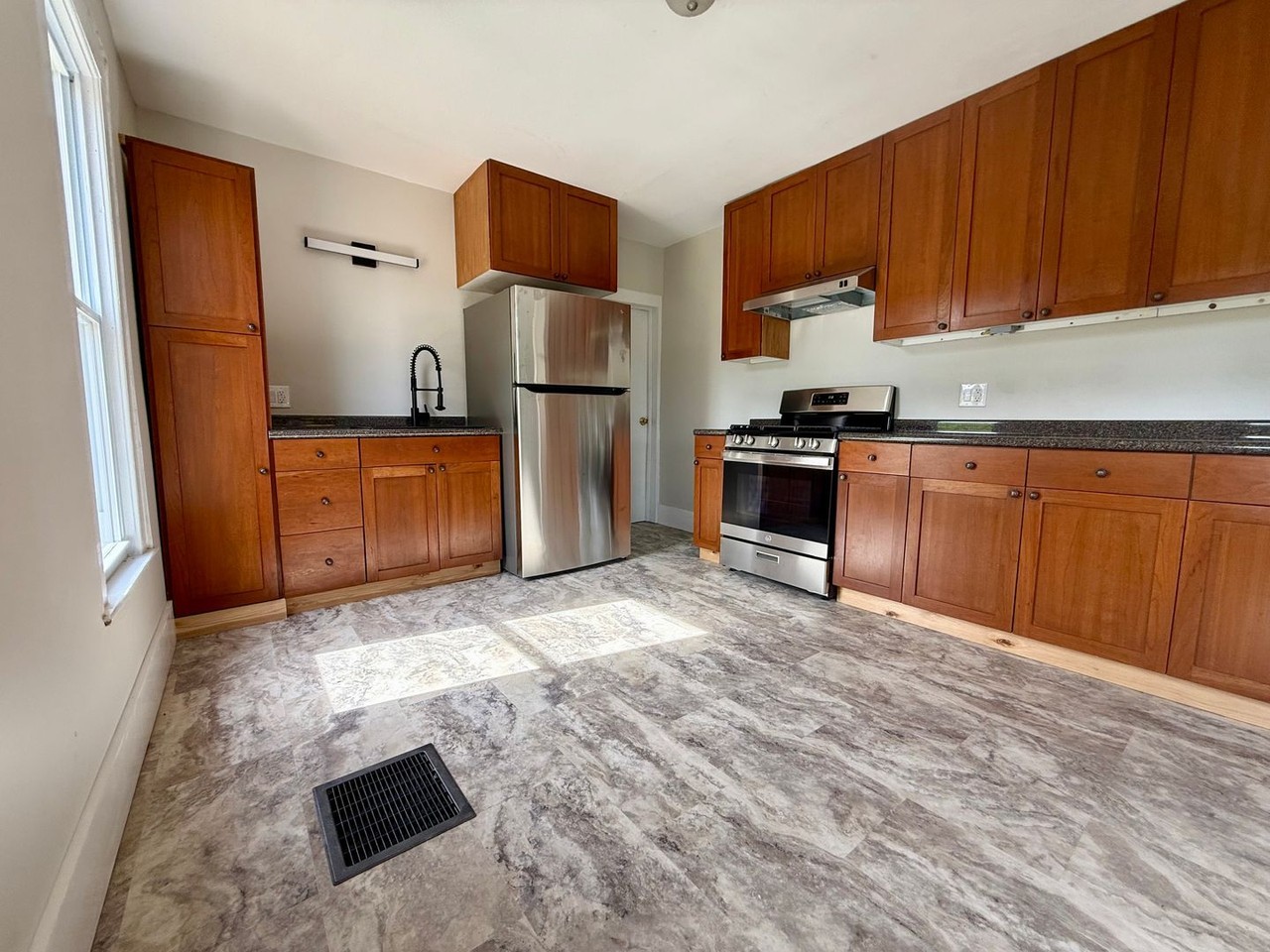 328 Salt Rd - Photo 4 of 16