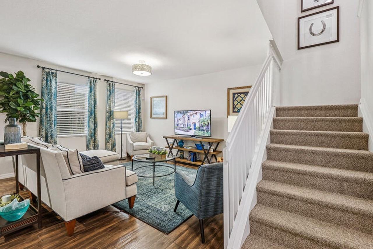 1090 Quaye Lake Cir - Photo 2 of 11