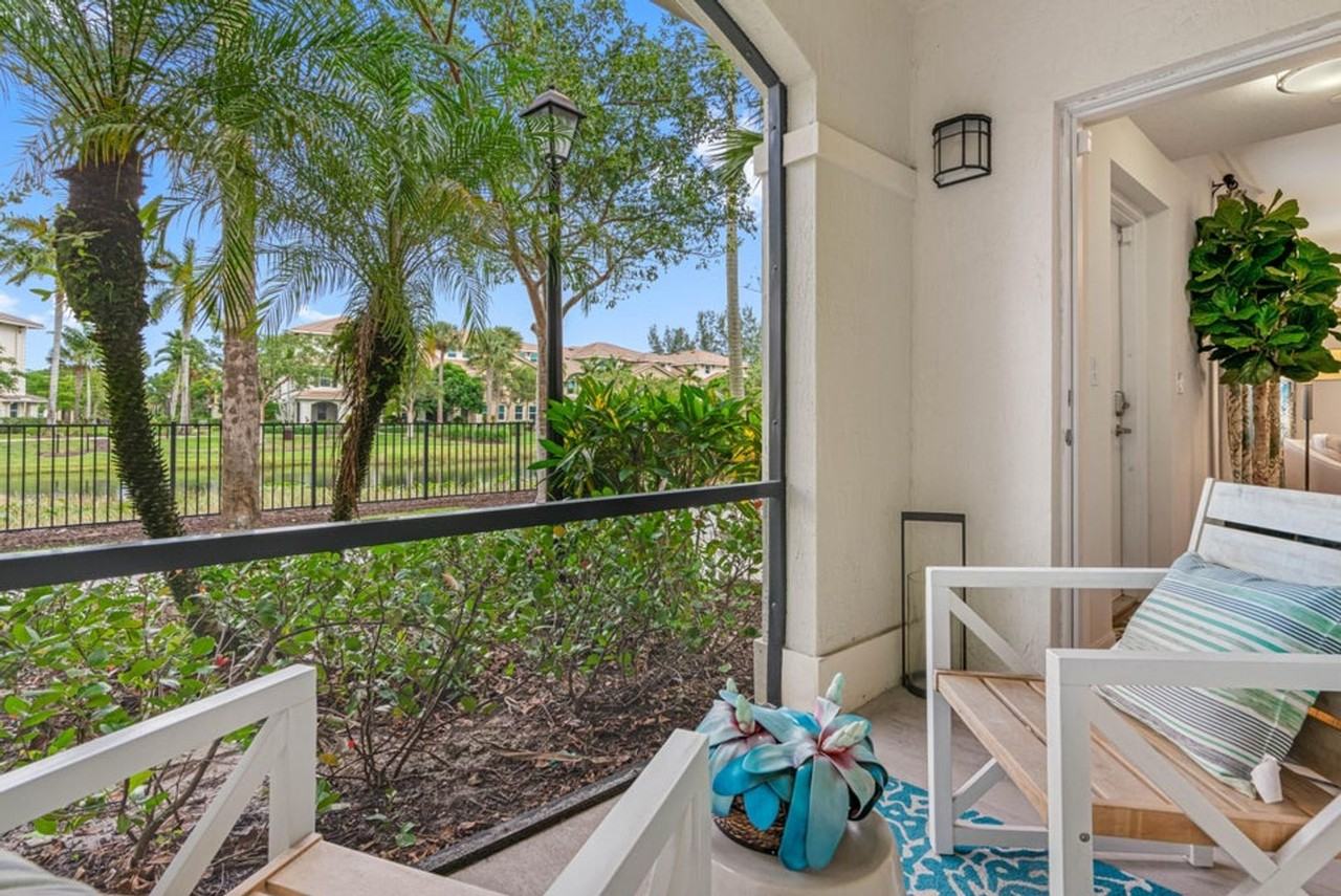 1090 Quaye Lake Cir - Photo 7 of 11