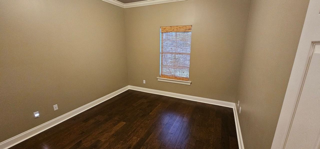 112 Hampshire St - Photo 6 of 14