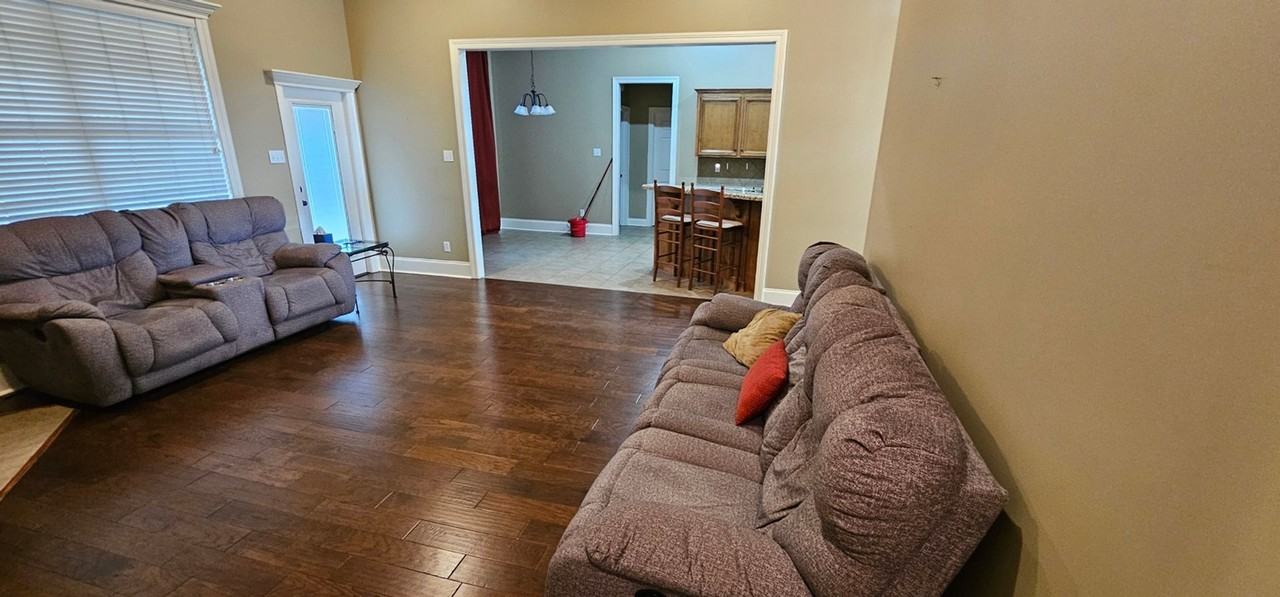 112 Hampshire St - Photo 3 of 14