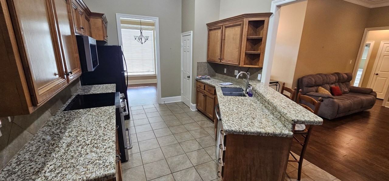 112 Hampshire St - Photo 5 of 14