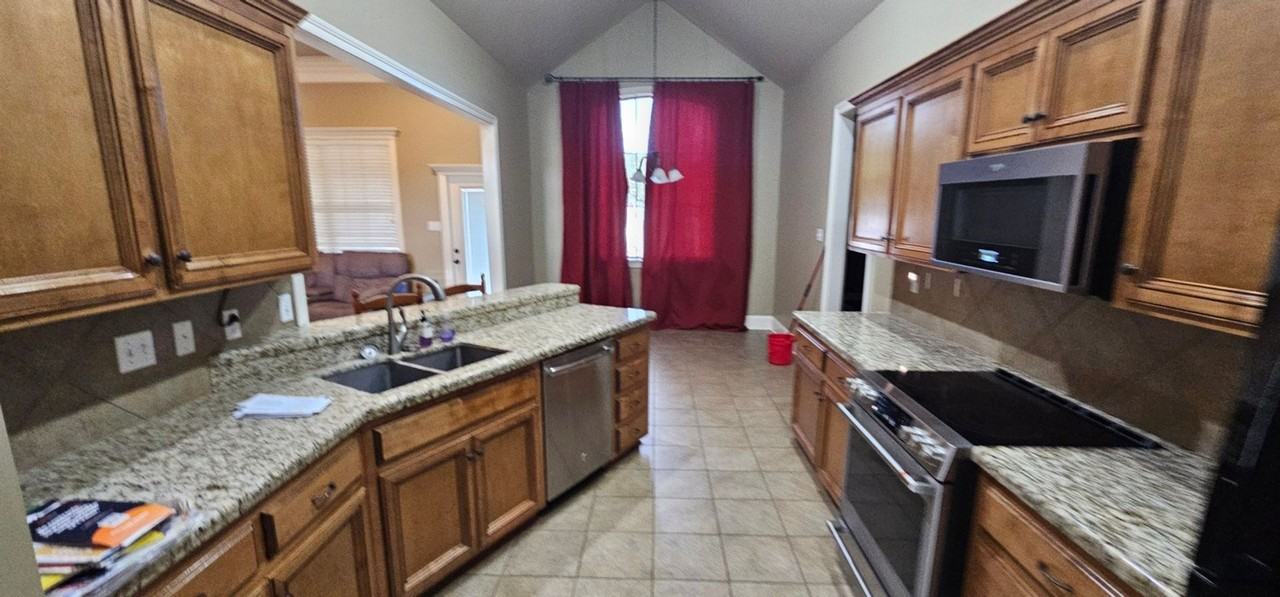 112 Hampshire St - Photo 4 of 14