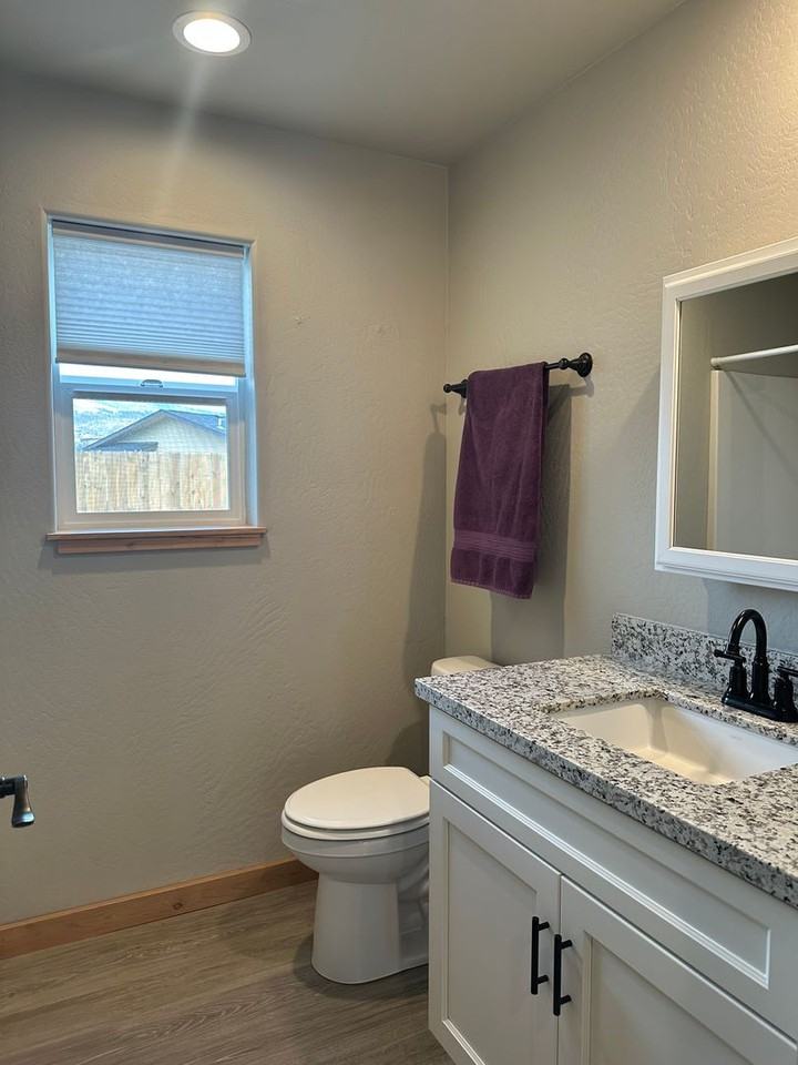 1038 N Rose St - Photo 4 of 21