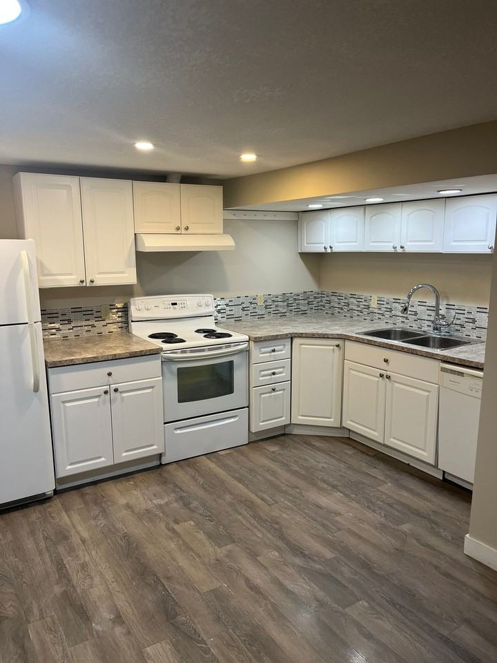 9816 Fairmount Drive Southeast - Photo 3 of 30