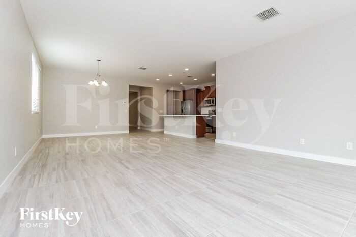18004 W Fulton St - Photo 3 of 15