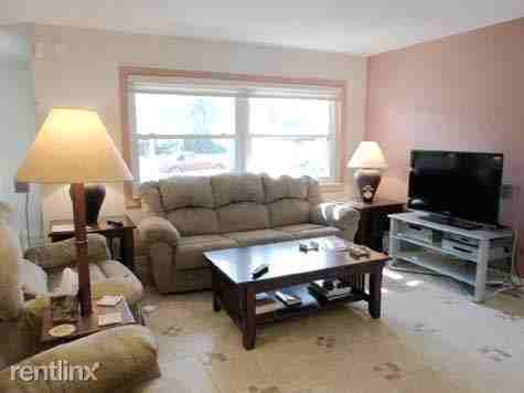 339 79th Ave NE - Photo 3 of 10