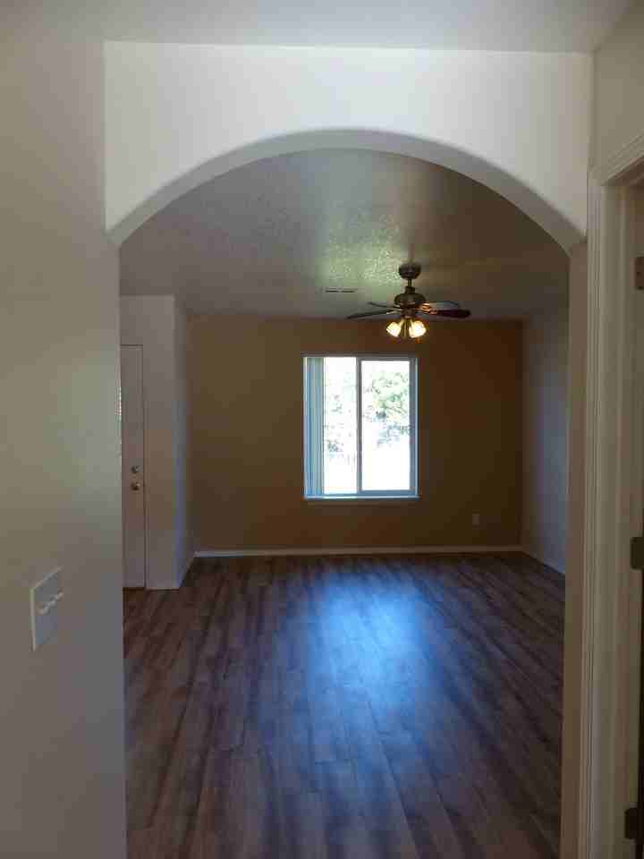 1214 Forsythia Ave #B - Photo 2 of 18