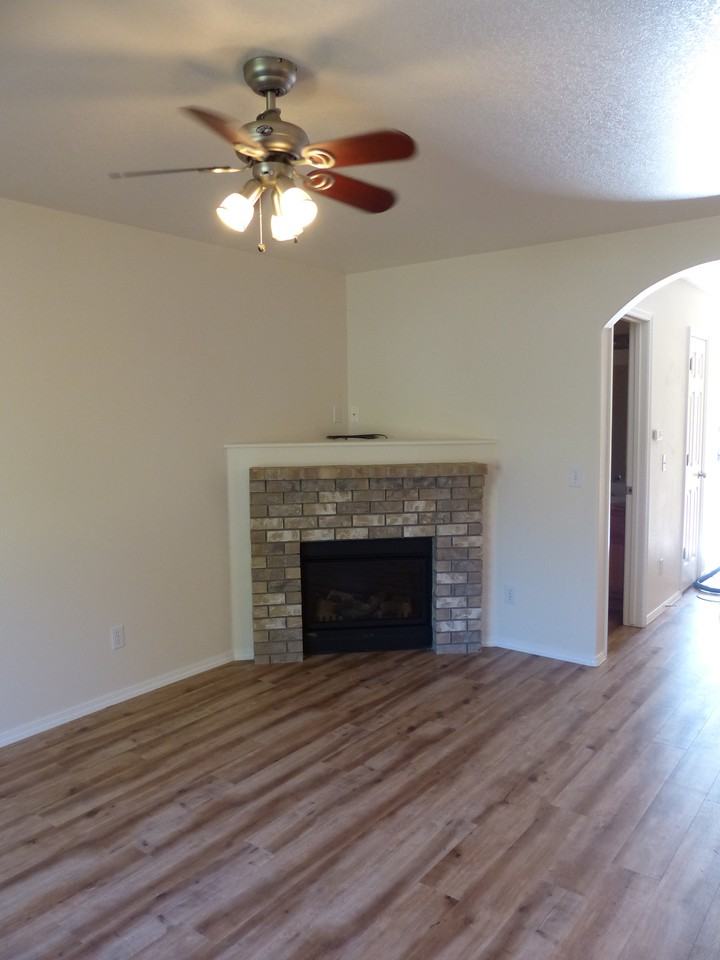 1214 Forsythia Ave #B - Photo 3 of 18