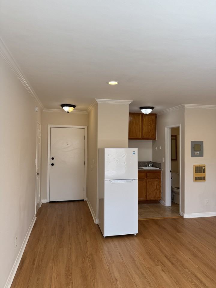 1817 Beloit Ave #22B - Photo 7 of 12