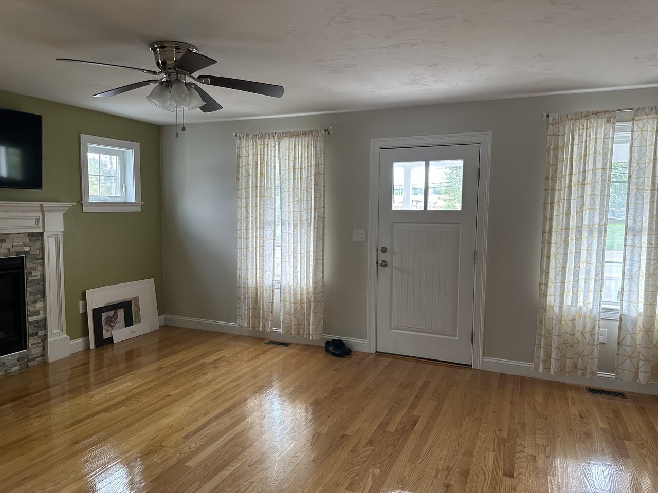 440 Centre Ave #1 - Photo 3 of 35