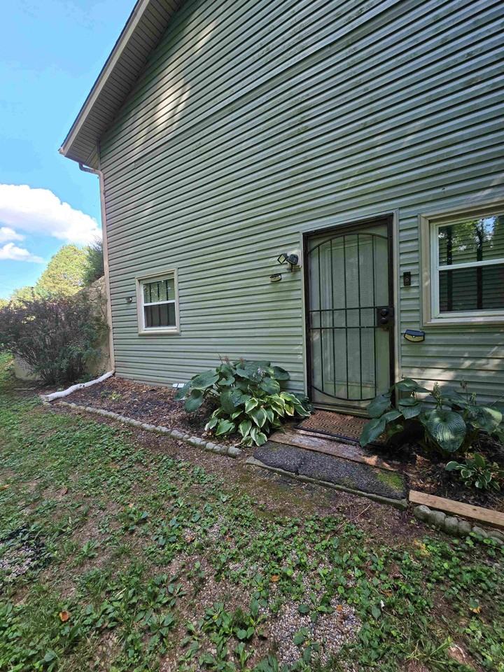 928 Hickory Dr #2 - Photo 3 of 25