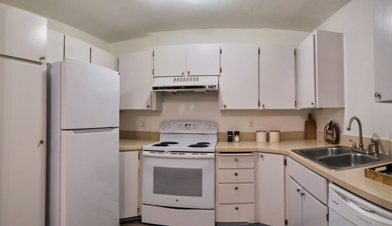 1325 E Syringa Dr - Photo 7 of 28