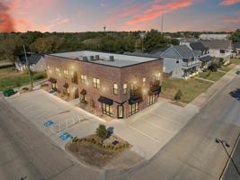 featured image of 201 E 5th St