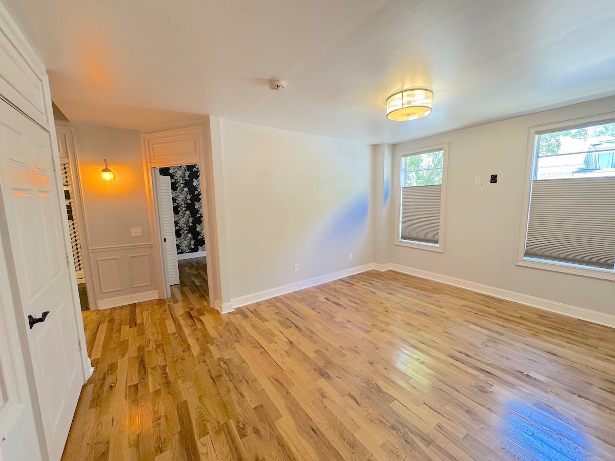 521 West 37th Street - Photo 4 of 11