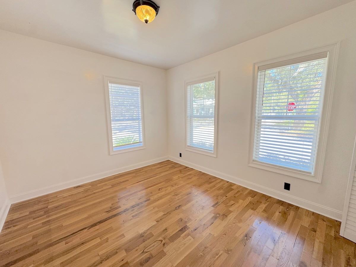 521 West 37th Street - Photo 5 of 11