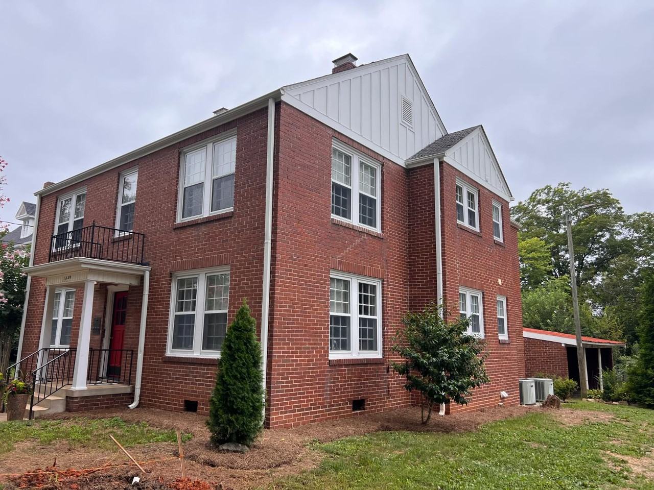 1220 Crosby St - Photo 2 of 3