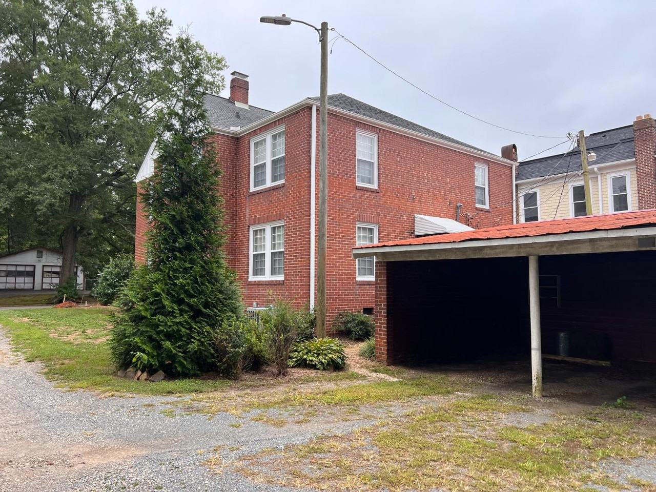 1220 Crosby St - Photo 3 of 3