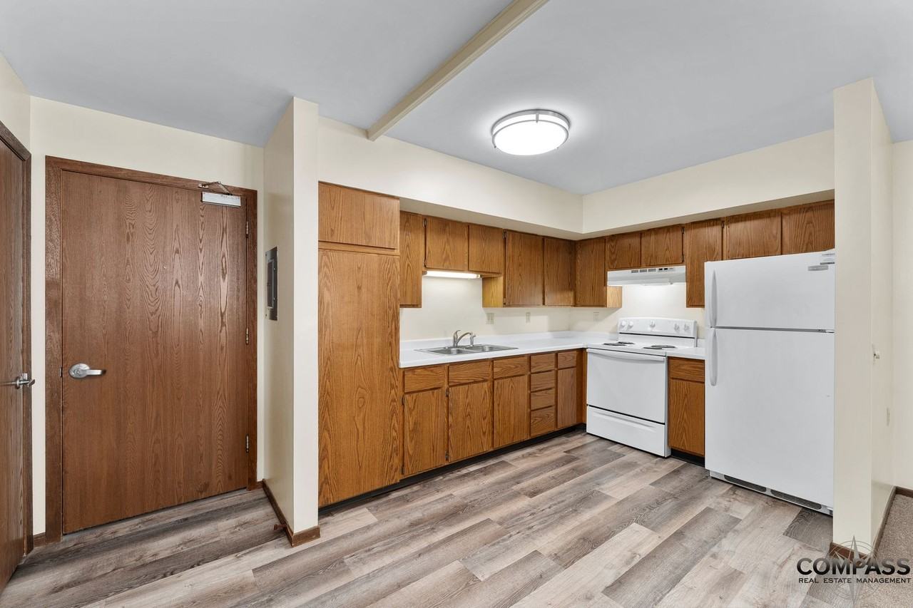 610 Gray St Apartments - Photo 2 of 41