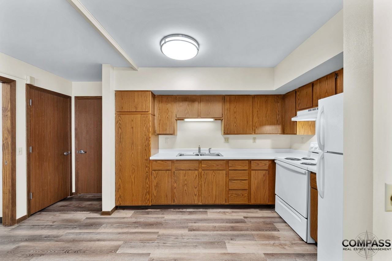 610 Gray St Apartments - Photo 3 of 41