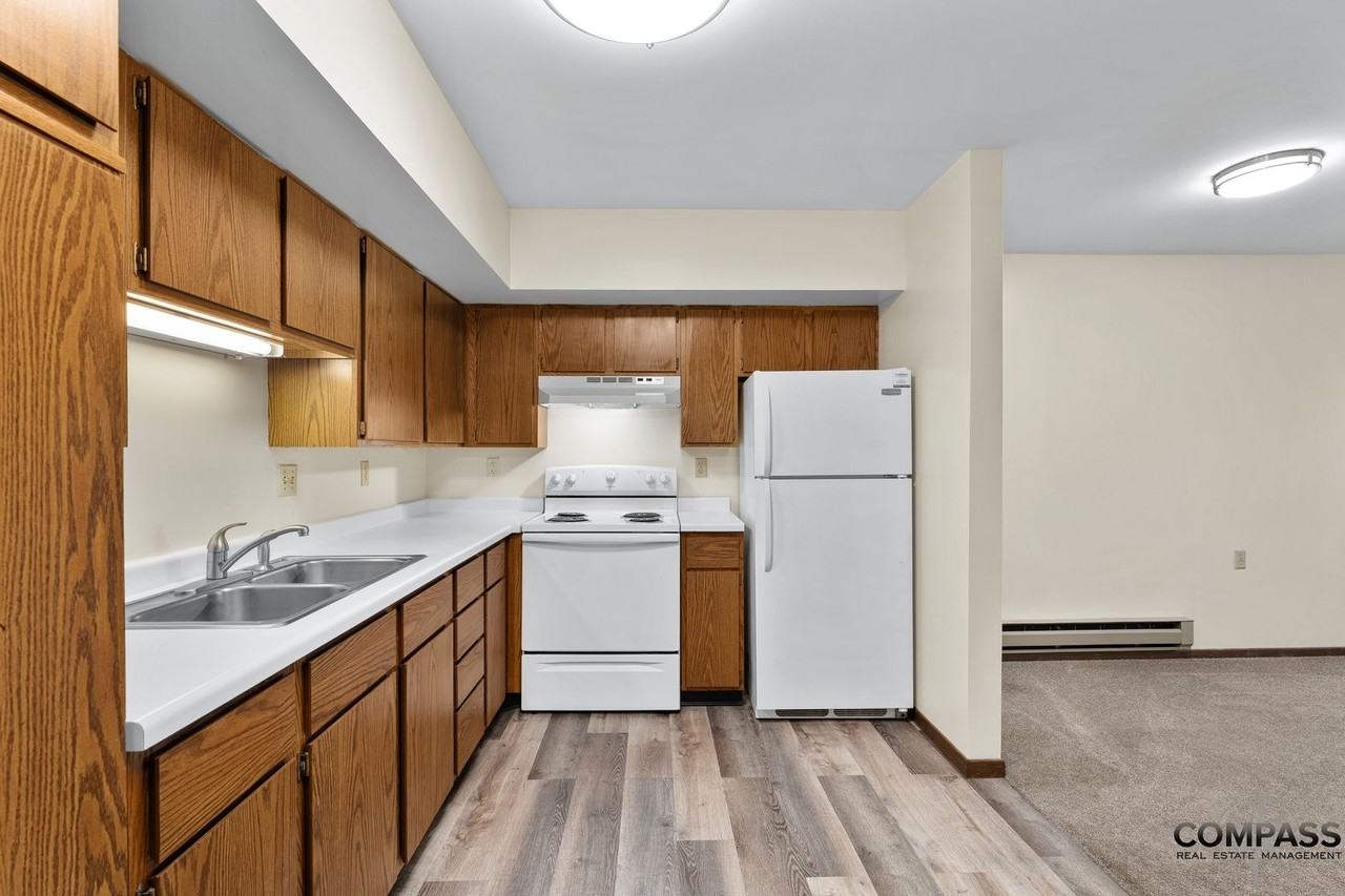 610 Gray St Apartments - Photo 5 of 41