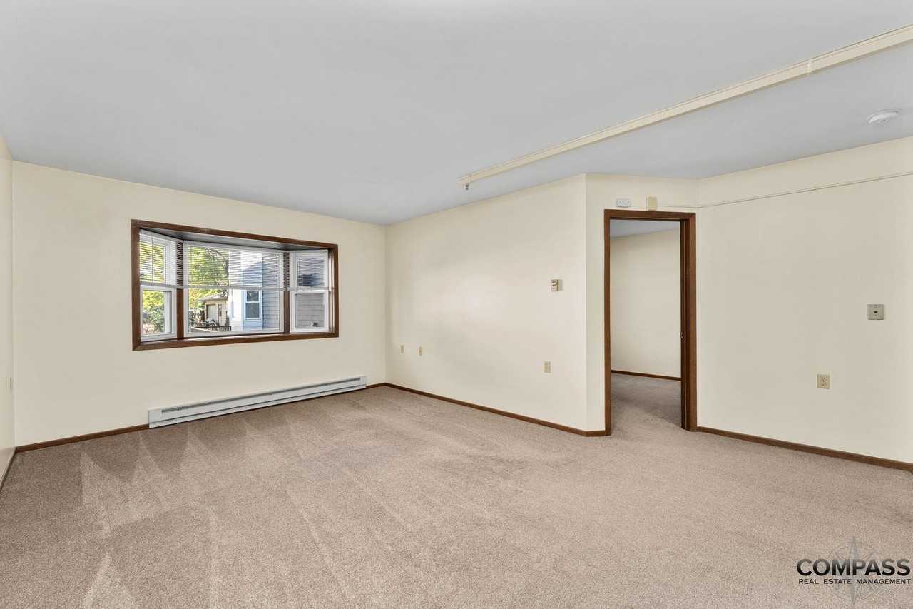 610 Gray St Apartments - Photo 7 of 41