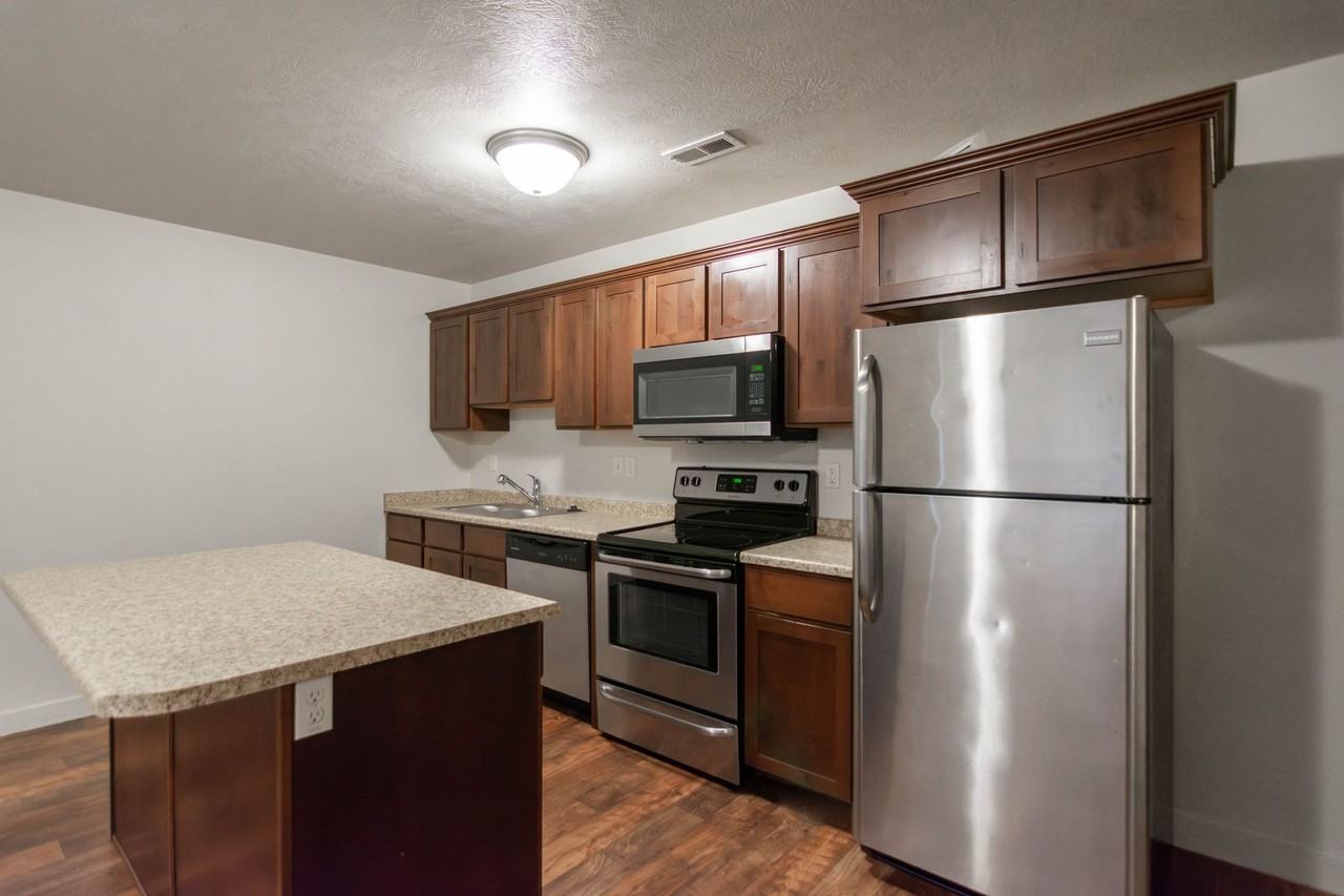 *Edgewater in Vineyard - Photo 2 of 20