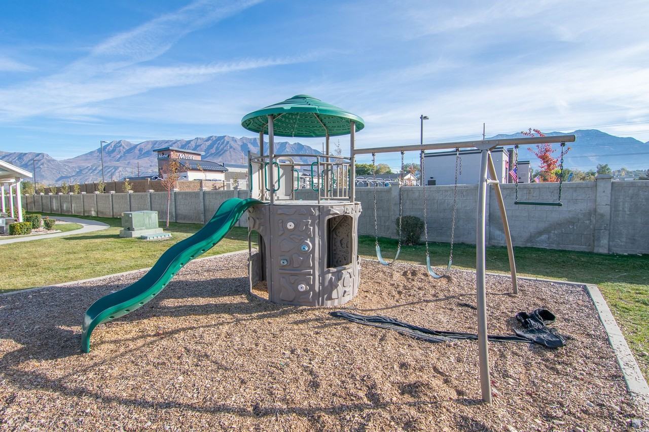 255 N Mill Rd - Photo 4 of 22