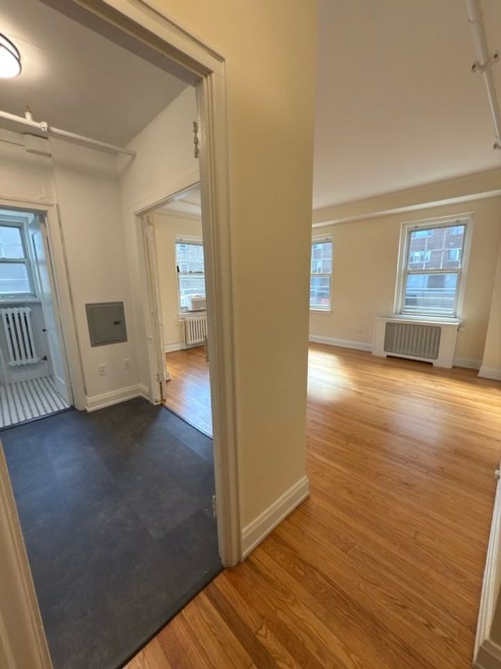 Wellington Apartments - Photo 4 of 25