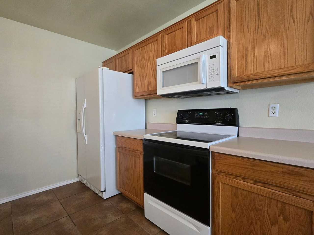 3505 Westview Dr - Photo 3 of 19