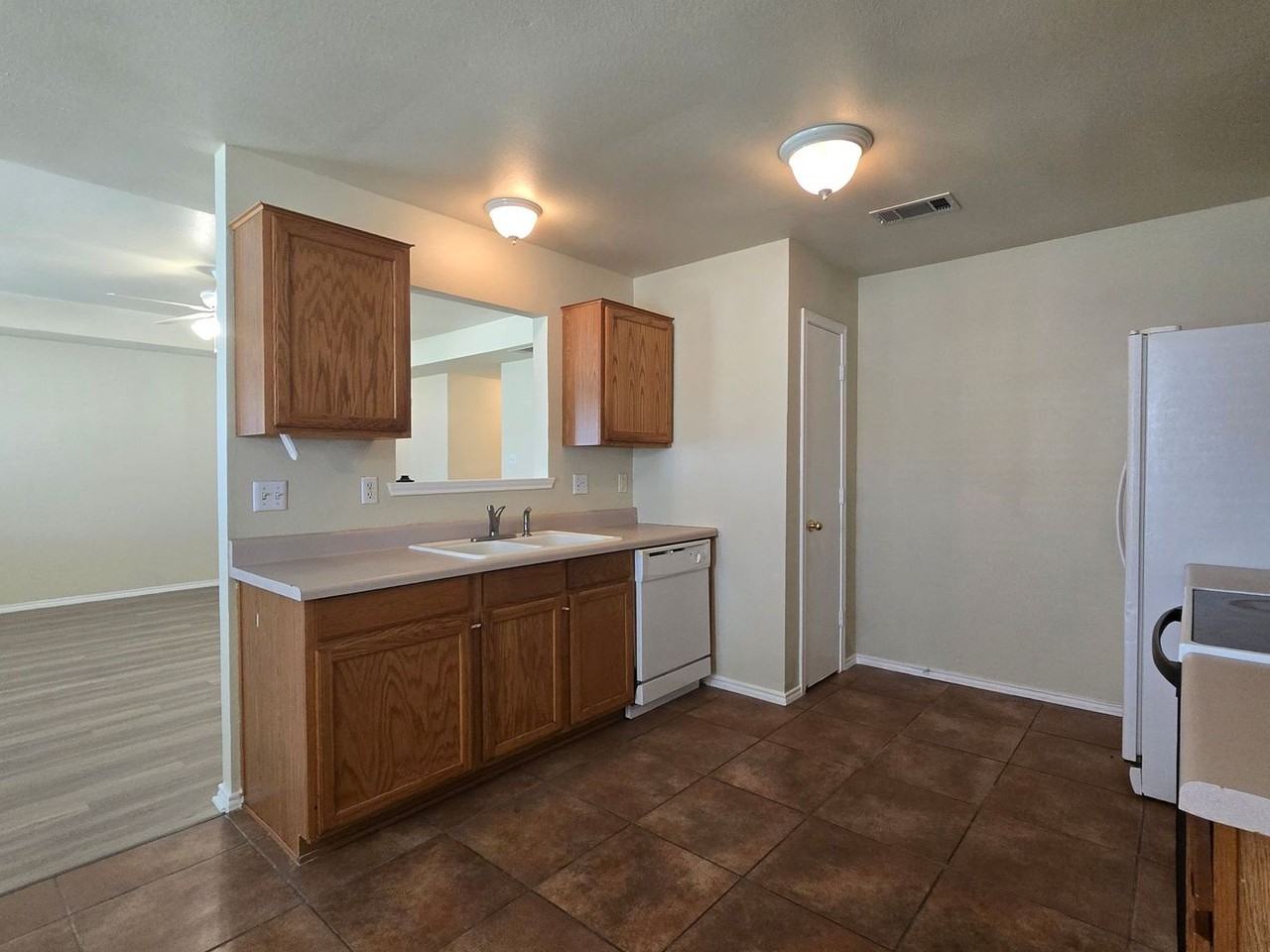 3505 Westview Dr - Photo 4 of 19