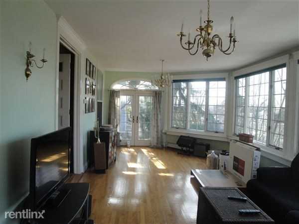 104 Grove St - Photo 3 of 13