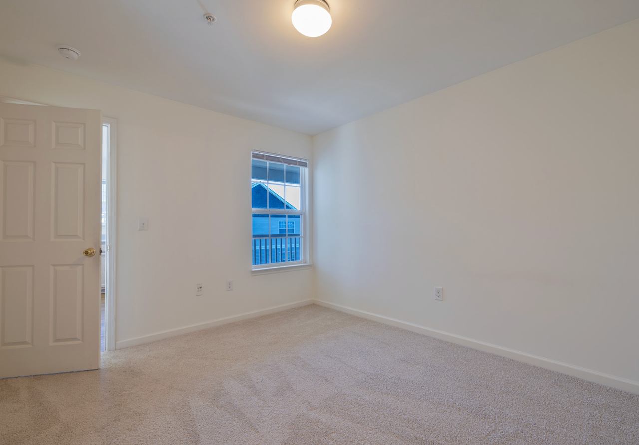 146 University Village Dr #K - Photo 2 of 39