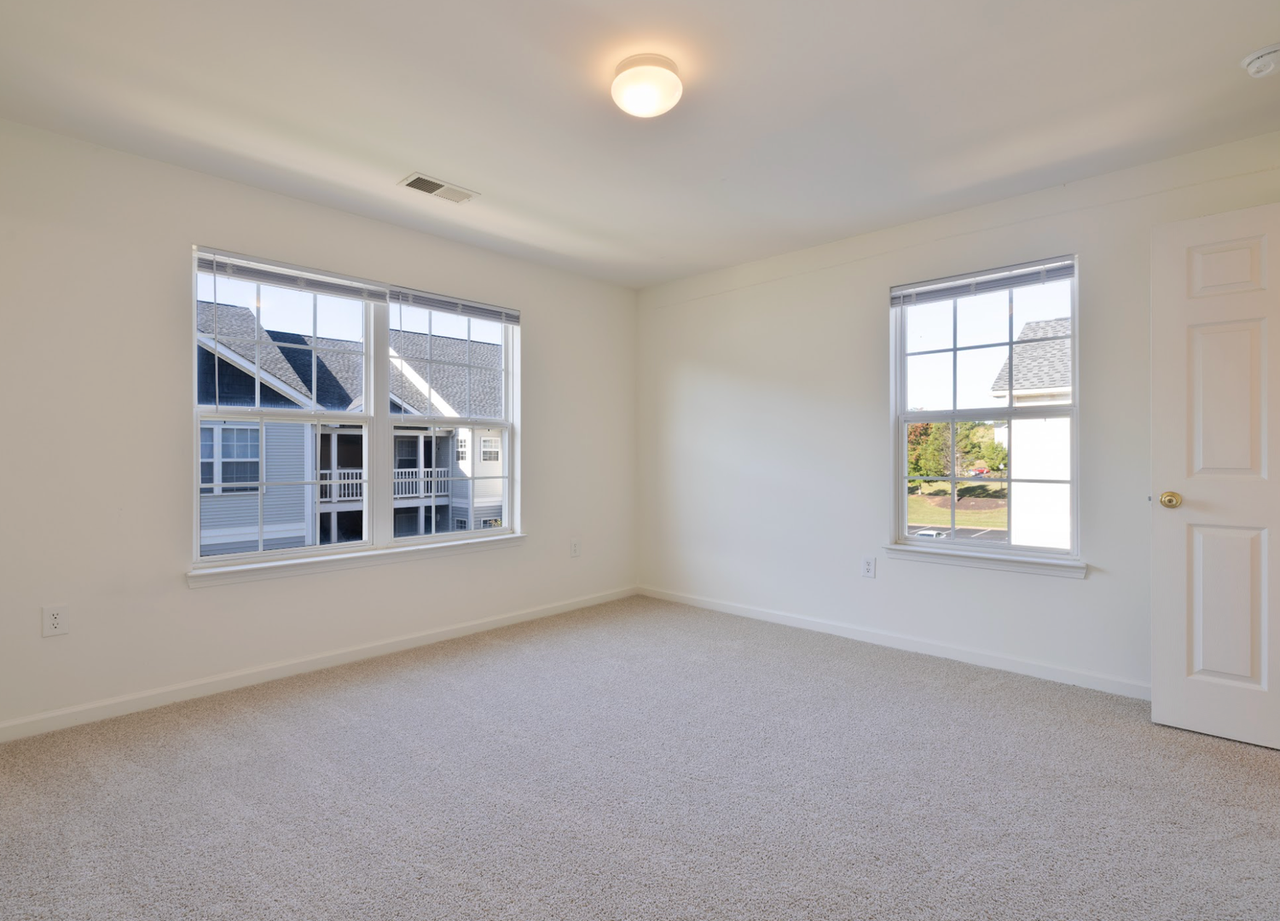 146 University Village Dr #K - Photo 3 of 39