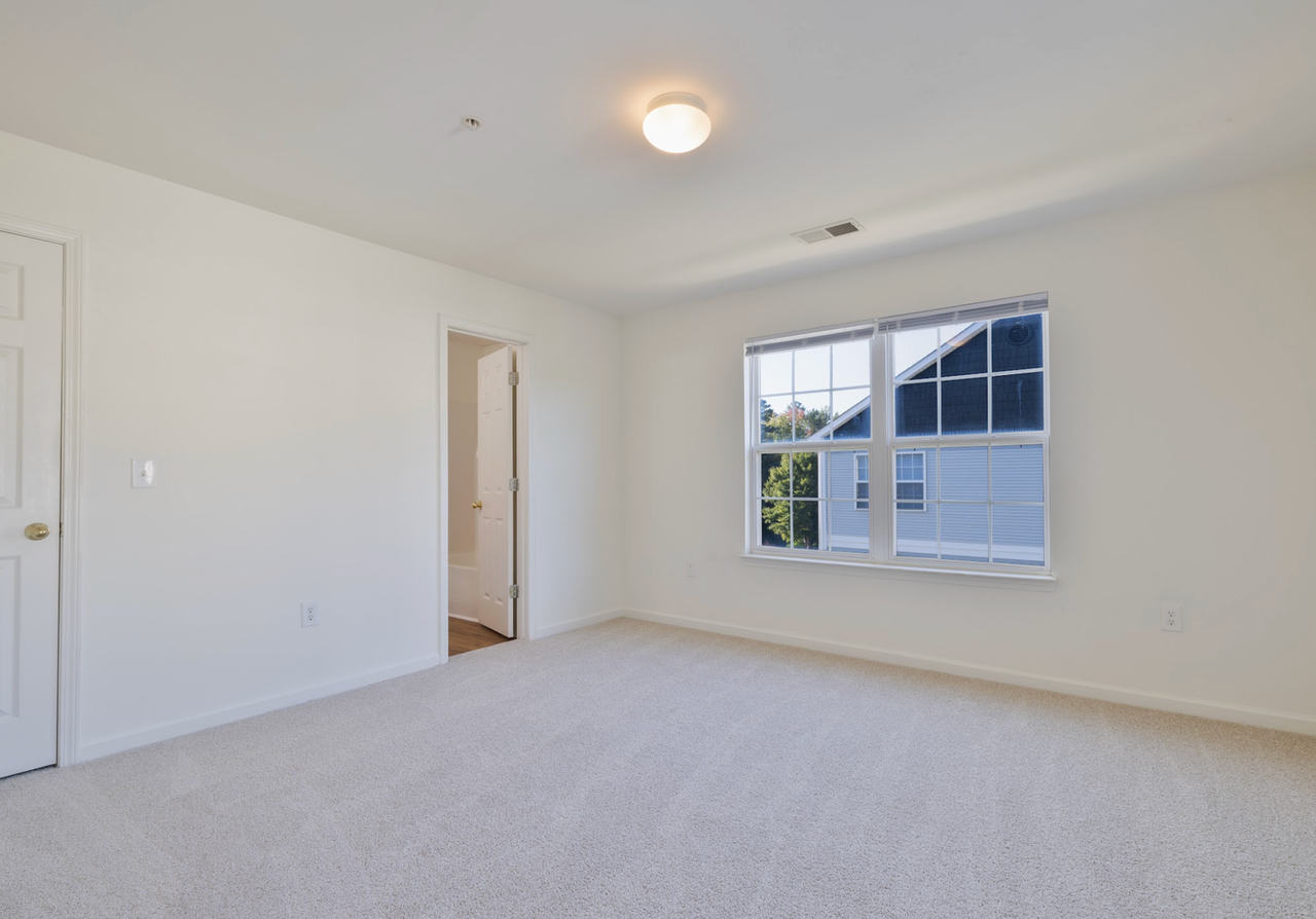 146 University Village Dr #K - Photo 4 of 39