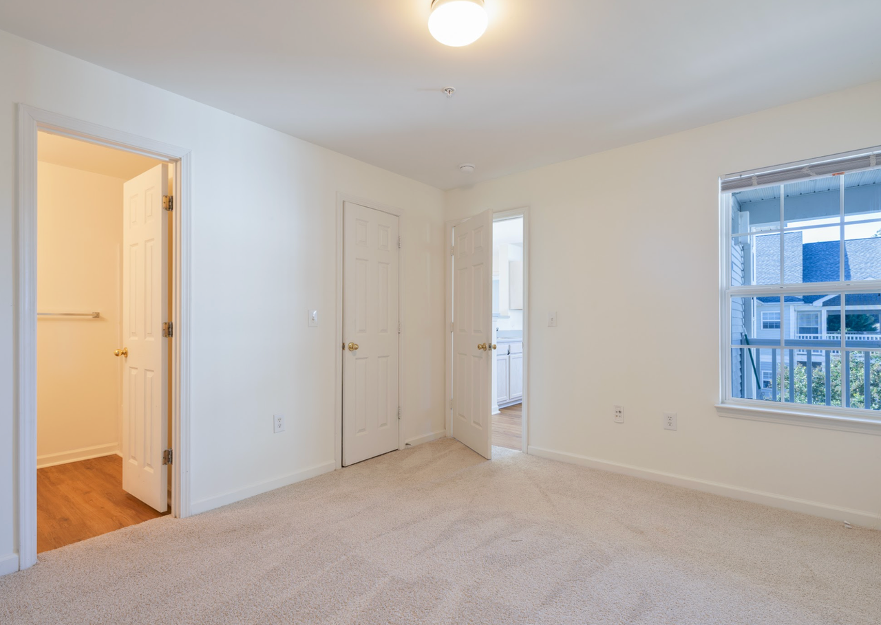 146 University Village Dr #K - Photo 5 of 39