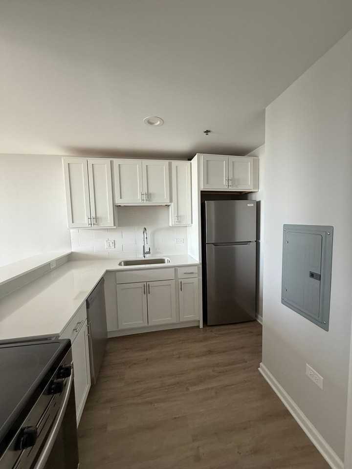 10 N Sheridan Rd. - Photo 2 of 21