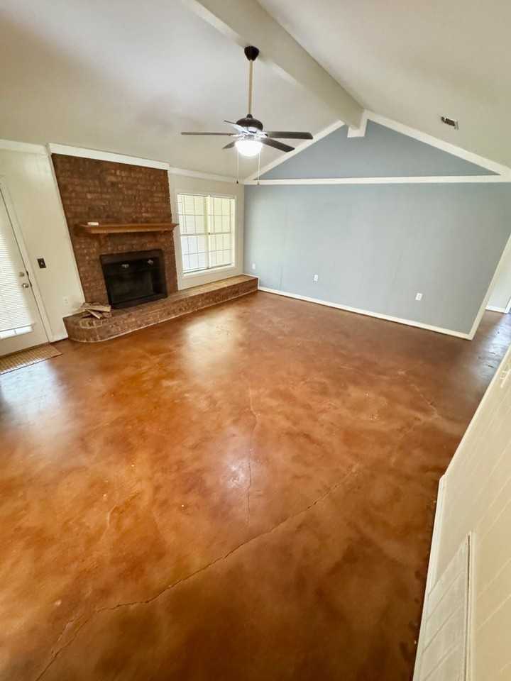 349 Angie Cir - Photo 2 of 9