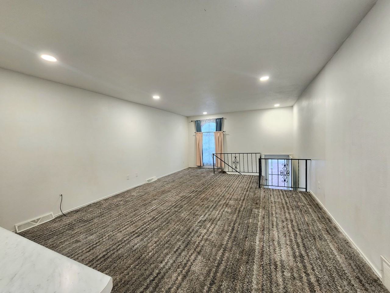 832 S Waterleaf Pl - Photo 4 of 11