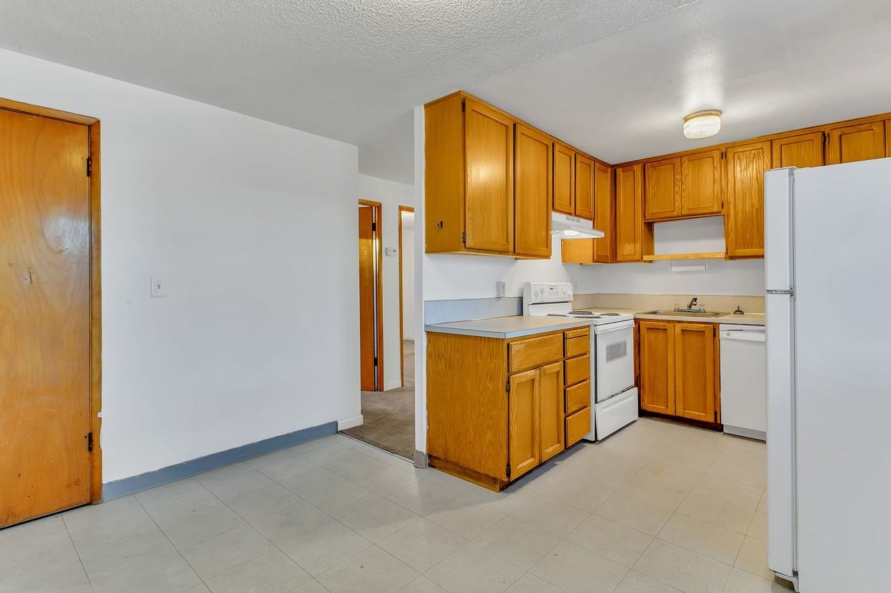 King Blvd Apartments - Photo 3 of 45