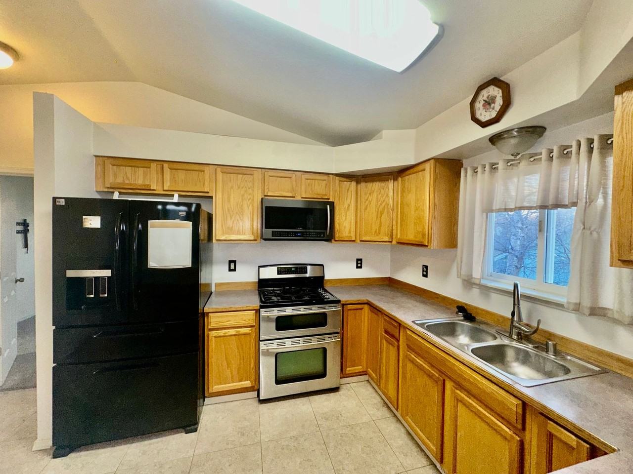 1220 Woodstock Dr - Photo 4 of 19