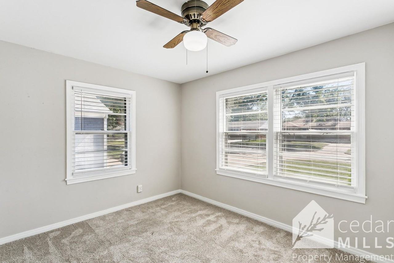 6008 East Rockwood Road - Photo 5 of 13